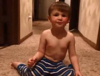 Βίντεο: Το αγόρι που μπορεί κυριολεκτικά να πεθάνει από το φόβο του!